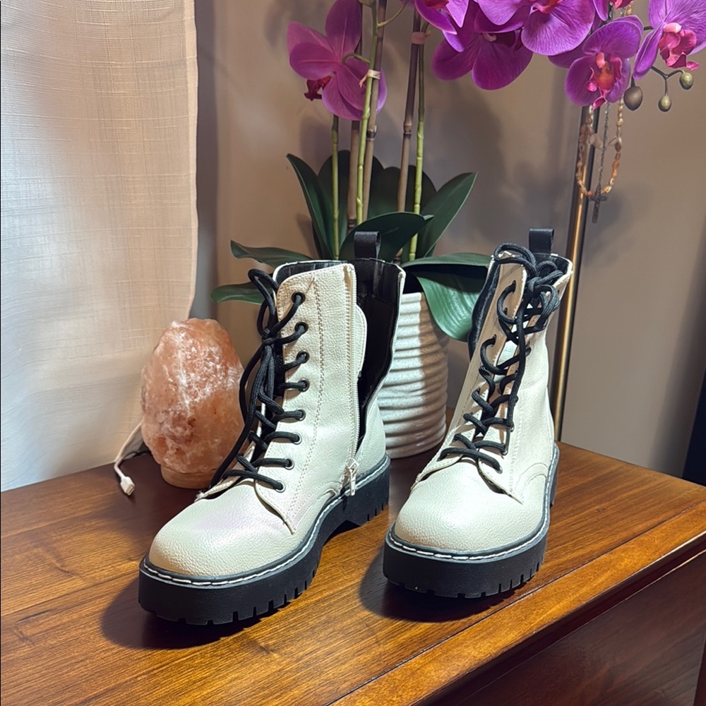 Stylish Women's Cream Lace-Up Boots